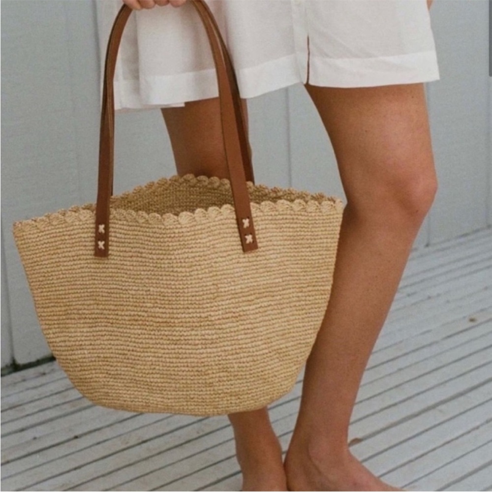 ✨LOOKING FOR✨ Doen Grande Eze Straw Raffia Tote in Natural